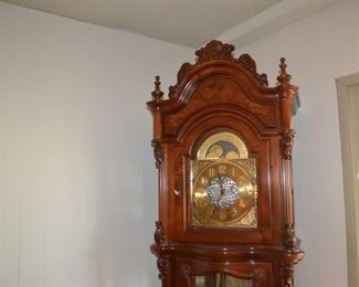 PRESALE AUCTION ITEM: This item is available as part of an online auction presale. Auction ends April 18 @ 5pm. If this item does not sell during auction it will be available during traditional estate sale April 16-18, 2021. For pre sale auction info visit: For pre sale auction info visit: https://bit.ly/2OLdIu9
Large Ridgeway Grandfather clock with glass pendulum bob