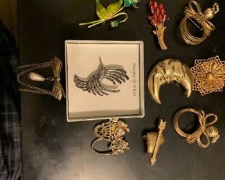 Bunch of broaches - $1 - $3