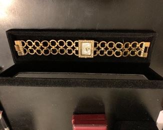 Liz Taylor circles watch - $5 