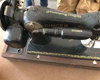 Singer 19-51 Sewing Machine