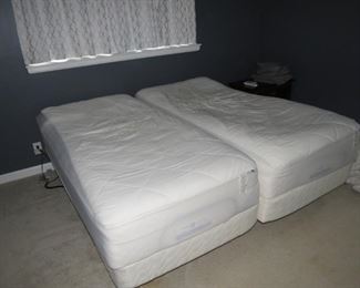 SLEEP NUMBER ADJUSTABLE CALIFORNIA KING BED WITH INDIVIDUAL CONTROLS.  INCLUDES COMFORTER AND SHEETS.  AVAILABLE FOR EARLY SALE.  $750.00.
