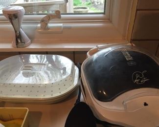Small kitchen appliances.