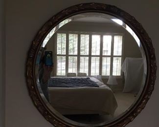 Round mirror.