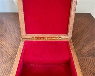 detail - red interior