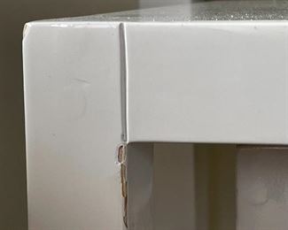 detail - please note damage to lacquer here