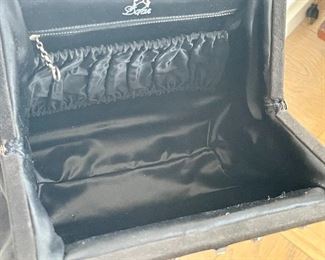 detail - large open mouth