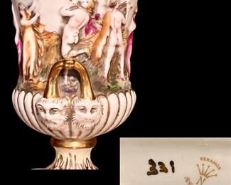 Capodimonte urn