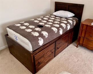 Twin bed storage drawers
