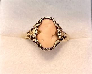 Antique gold cameo ring