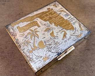 Vintage make up Compact