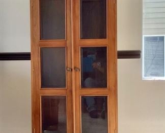 KAMA821 Curio Cabinet