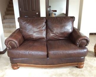 KAMA908 Ashley Leather loveseat