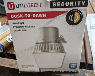 Utilitech Dusk To Dawn Security Light