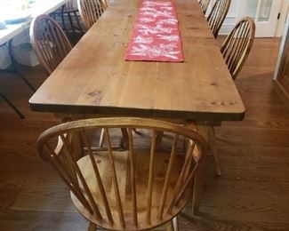 PINE TABLE WITH LEAVES IN IT AND 10 CHAIRS BENCH BUILT TABLE 