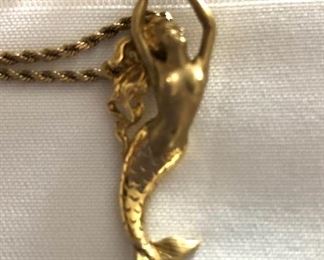 Detail mermaid holding pearl 