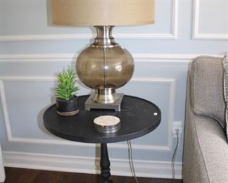 METAL ACCENT TABLE, LAMP