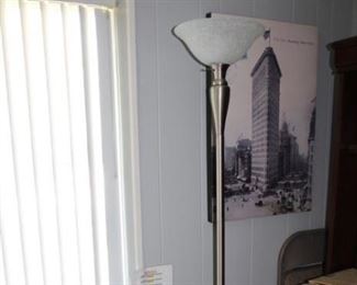 FLOOR LAMP