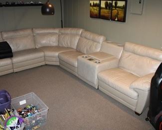 LEATHER SECTIONAL SOFA