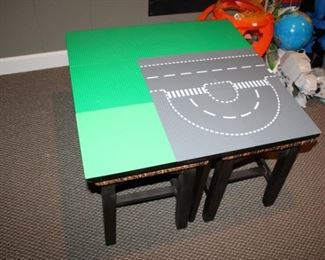 LEGO TABLE W/4 STOOLS