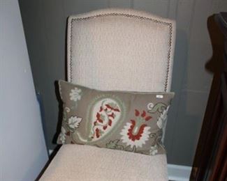 ACCENT CHAIR