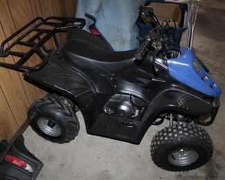 KID'S 4 WHEELER (RUNS)