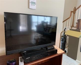 	#31	Vizio Model E28H-C1 Smart TV 2015 27"	 $35.00 		