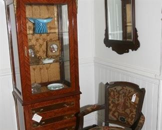 BEAUTIFUL FRENCH CURIO CABINET