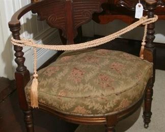 VICTORAN CORNER CHAIR