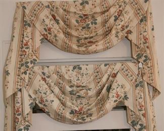 PAIR WINDOW TOP TREATMENTS