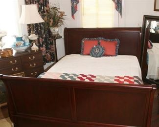 QUEEN SIZE SLEIGH BED