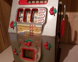 AUTHENTIC 1940s MILLS SLOT MACHINE