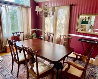 Traditional dining table & 8 chairs 