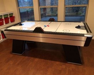 Air hockey table 
