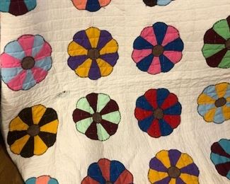 Dresden plate quilt.  Machine stitched
