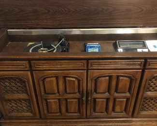 Stereo console open 