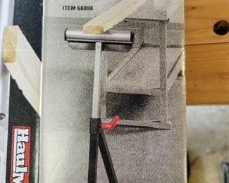 Roller Stand by Haul Master 132 lb Capacity