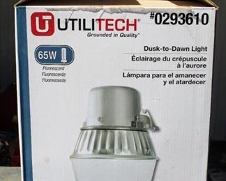 Utilitech  Dusk-to-Dawn Light 65W Fluorescent Light, #0293610