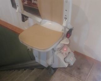 ACORN STAIRLIFT WTH 2 REMOTES