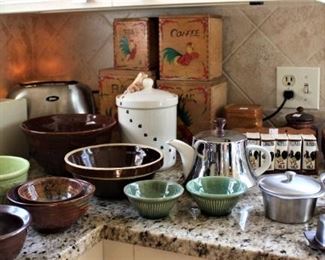 Assorted kitchenware 