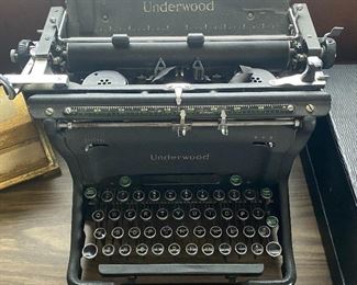 1940's Underwood Typewriter