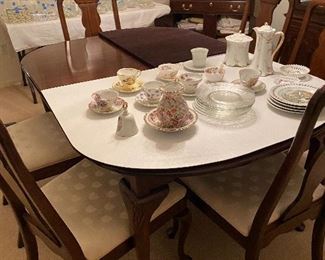 Solid Cherry Harden Dining set with two leaves and table pad cover.. fabulous condition! 
