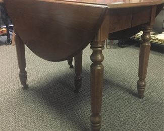WALNUT DROP LEAF 5 LEG TABLE WITH TWO LEAVES
