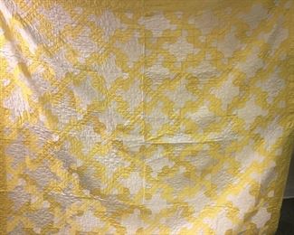 ANTIQUE DRUNKARD'S PATH QUILT 