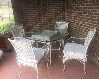 WICKER AND METAL PATIO SET