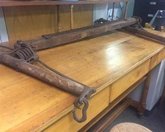 RUSTIC ANTIQUE DOUBLE TREE YOKE  FOR HORSE/OXEN
