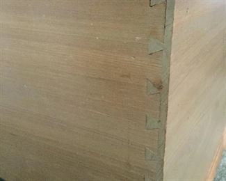 1800'S ANTIQUE WOOD CHEST WITH DOVE TAIL DETAIL 