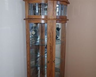 CORNER GLASS / LIGHTED CURIO