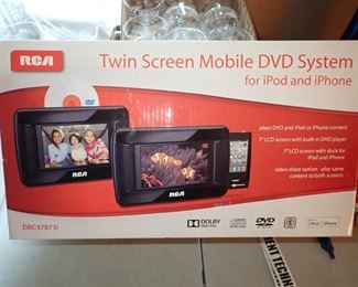 TWIN SCREEN MOBILE DVD SYSTEM