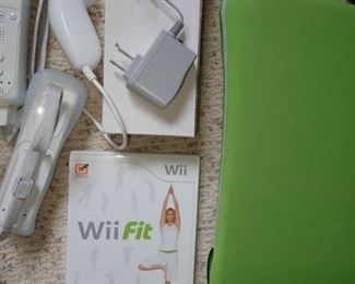 WII FIT AND BOARD - CONTROLLERS - MATT - CD -CONSOLE
