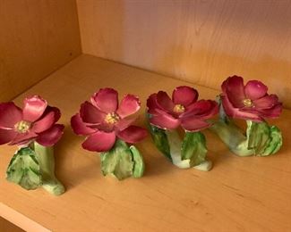 $8 set 4  Italian Floral Napkin Rings ( there are tiny chips on the edges of the petals)